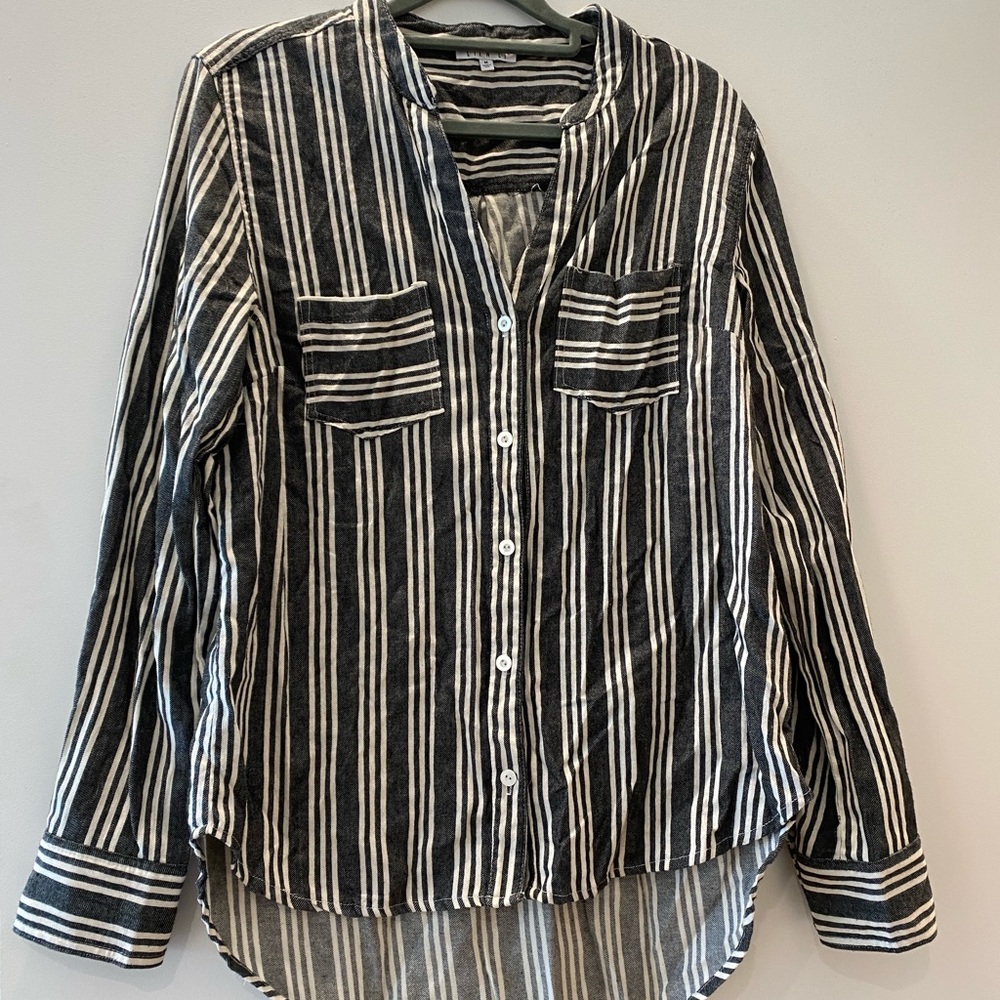 Lila Li Gray + White Button Down Blouse - size Medium